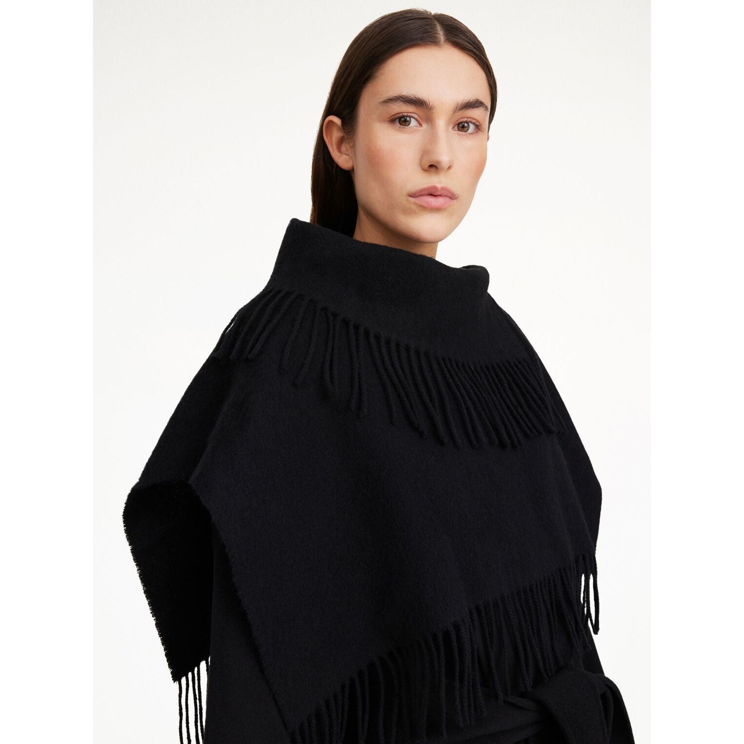 Turtla Wool Fringe Bib
