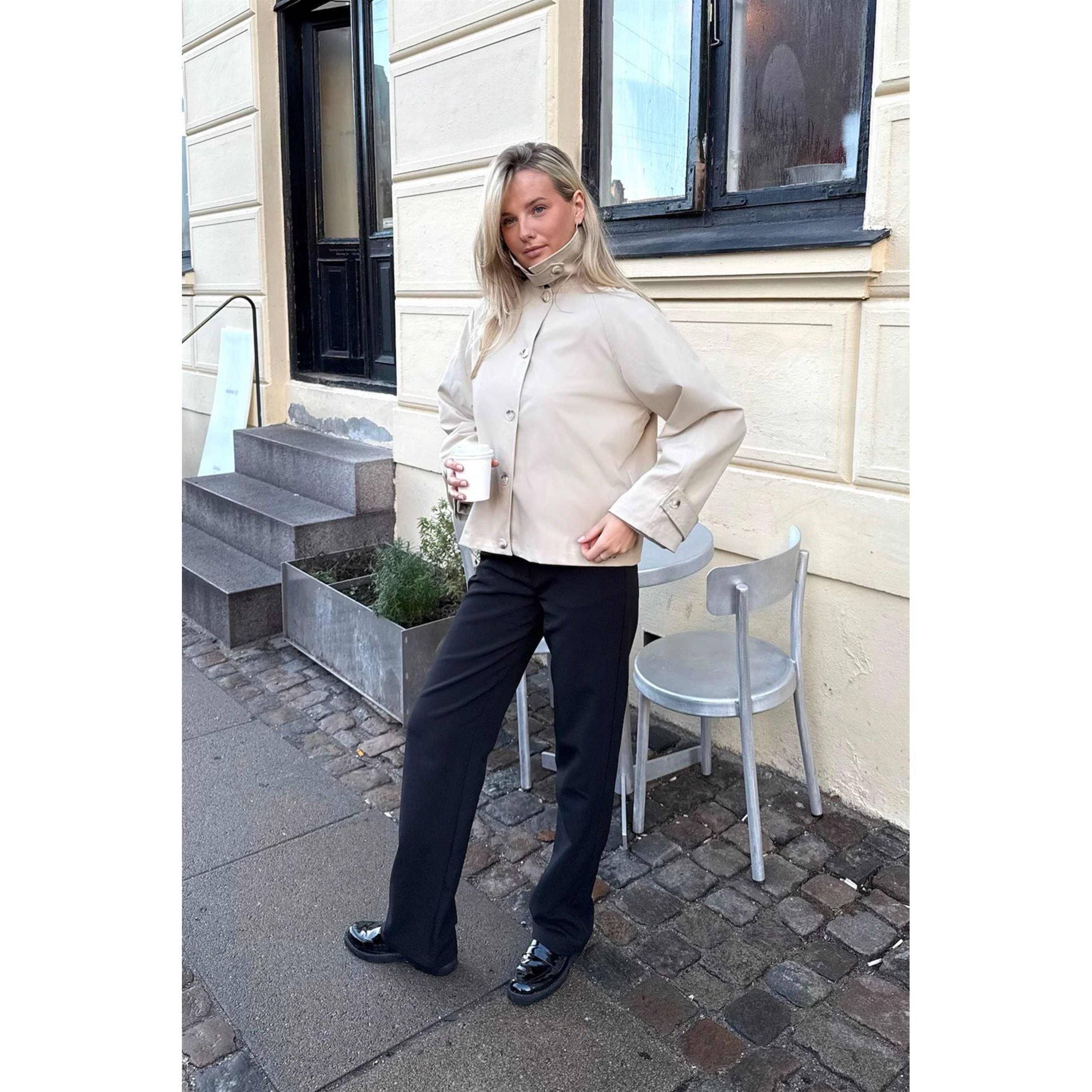 AvaIC Short Trenchcoat