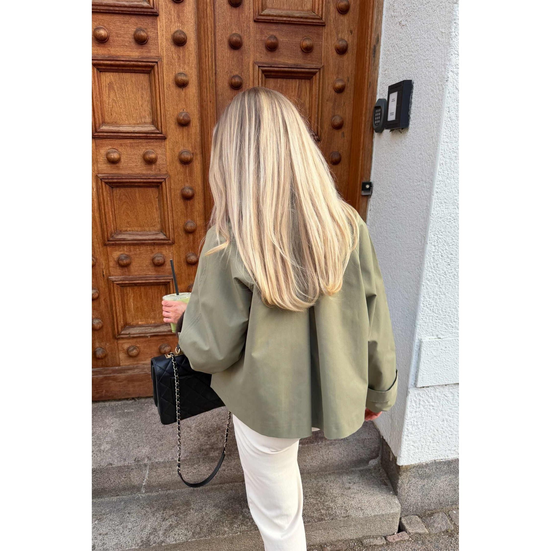 AvaIC Short Trenchcoat