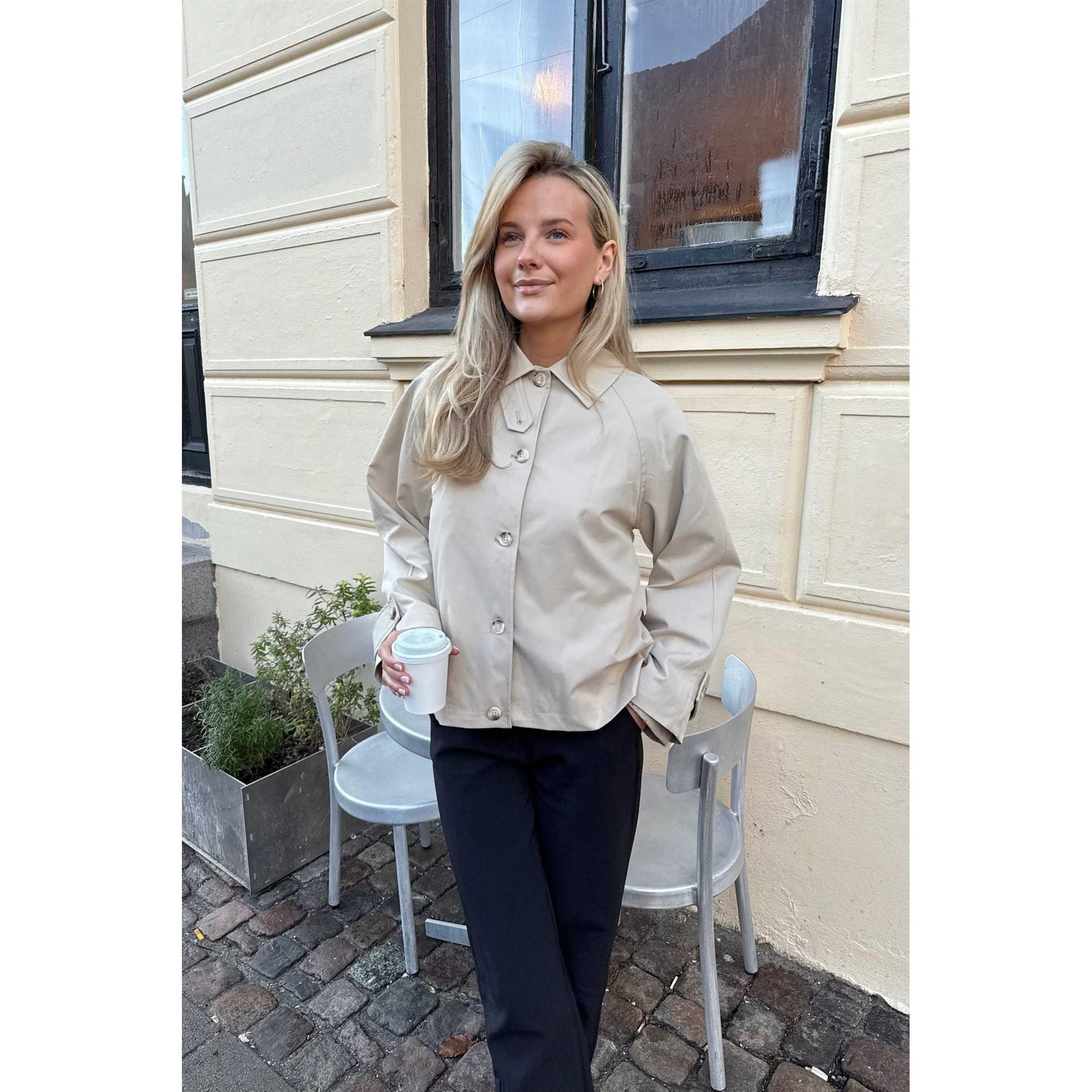 AvaIC Short Trenchcoat