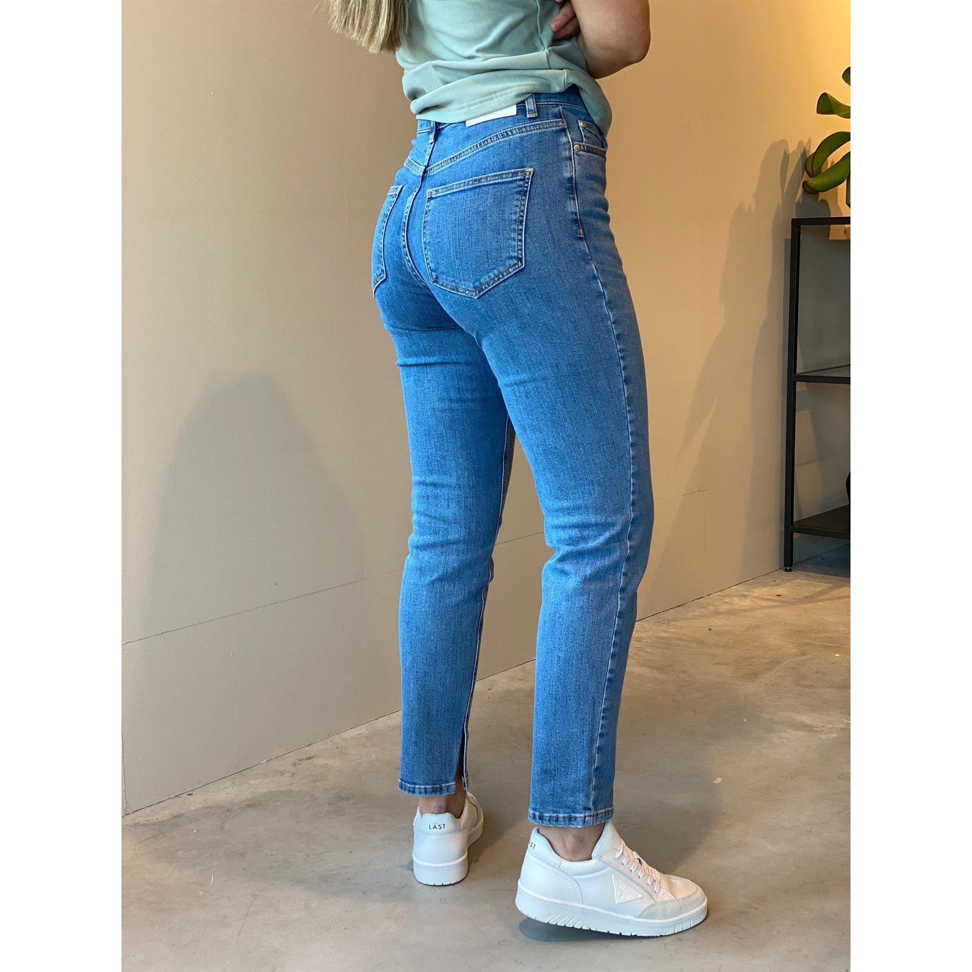 Katelyn Ankle Split 241