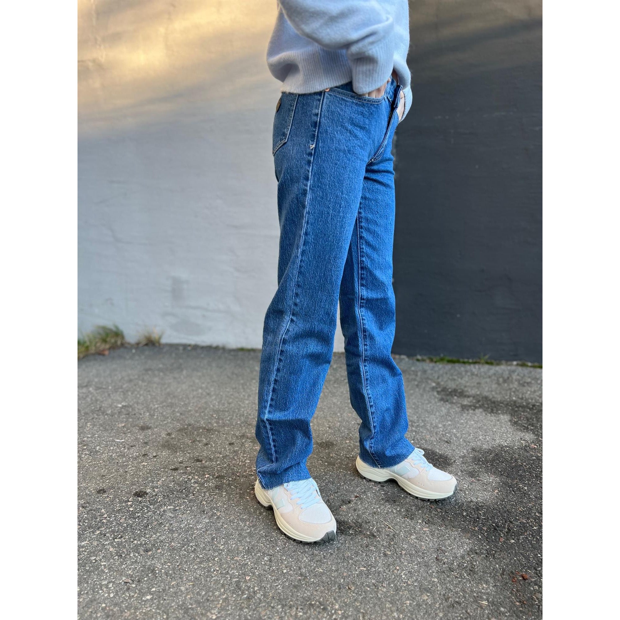 A 99 Low Straight Cecilia Organic