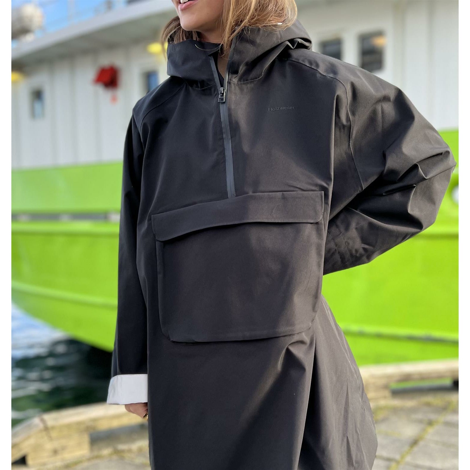 W. Solidarity Poncho black