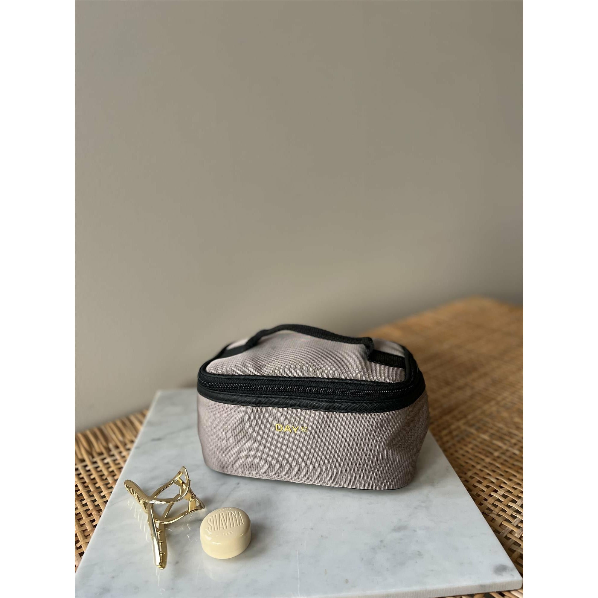 Day GW RE-Noir Cosmetic