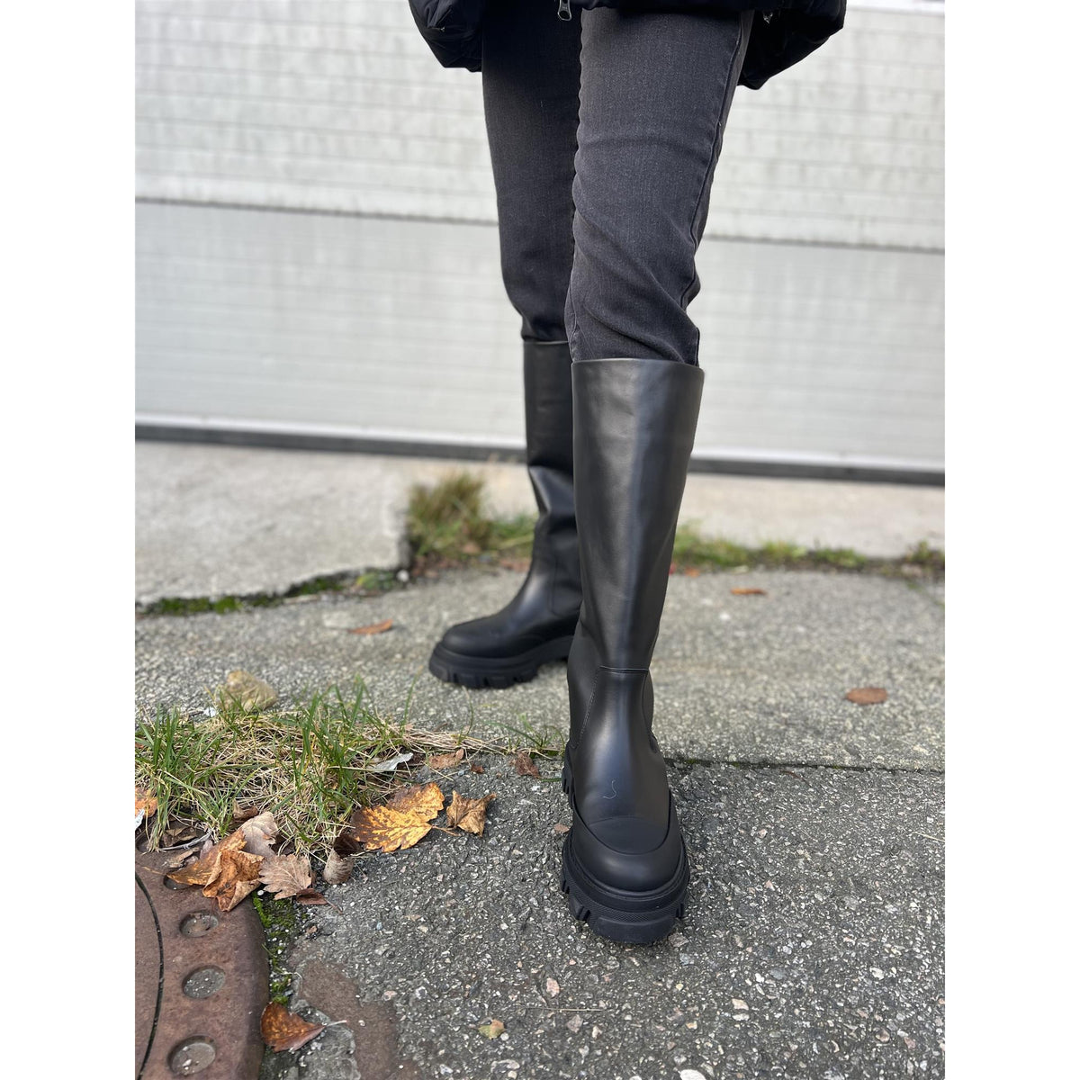 ブーツその他 Ganni Cleated High Tubular Boot GANNI Women's Cleated High Tubular Boot in Chicory Coffee GANNI