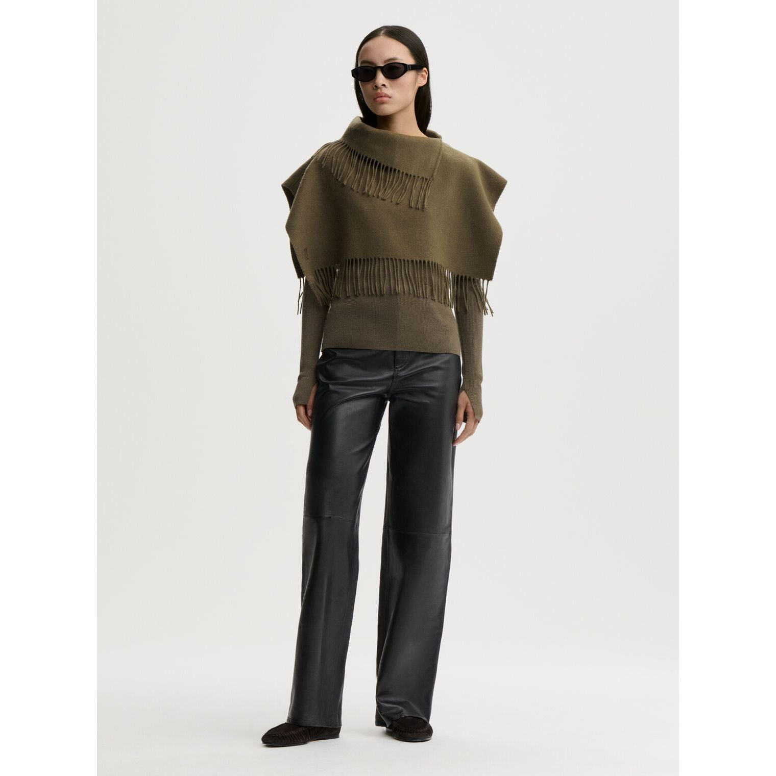 Turtla Wool Fringe Bib