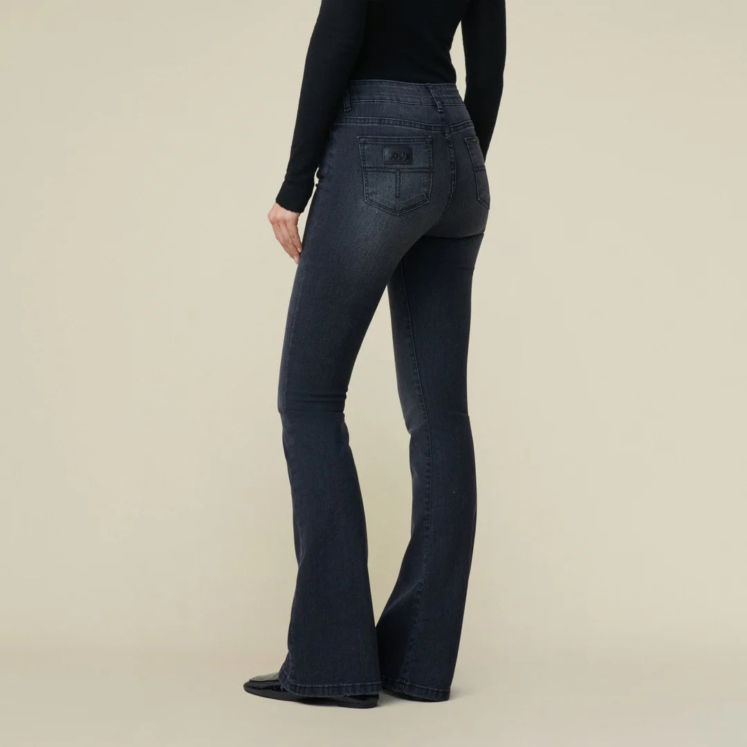 Raval-16 Donatella Black