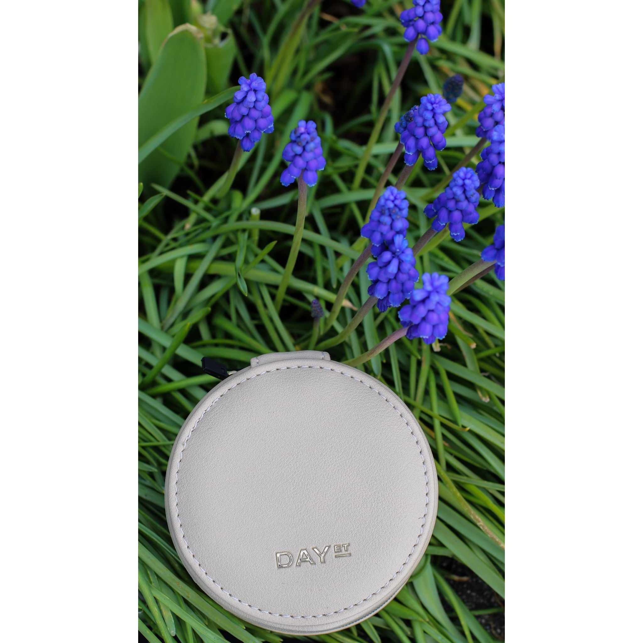 Day Touch Jewelry Zip Round