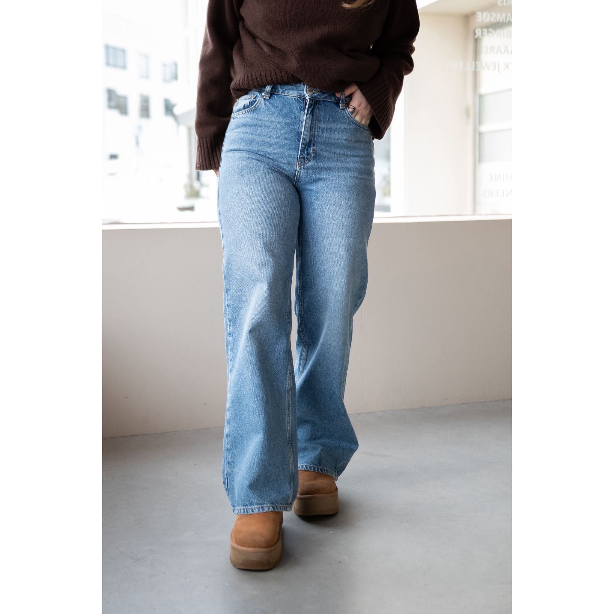 W Wide Jeans
