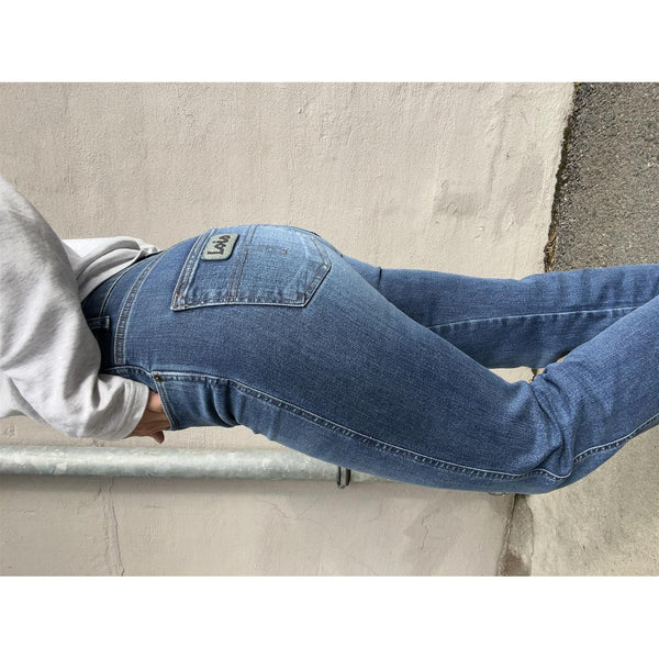 Malena F 6549 Bolger Cross