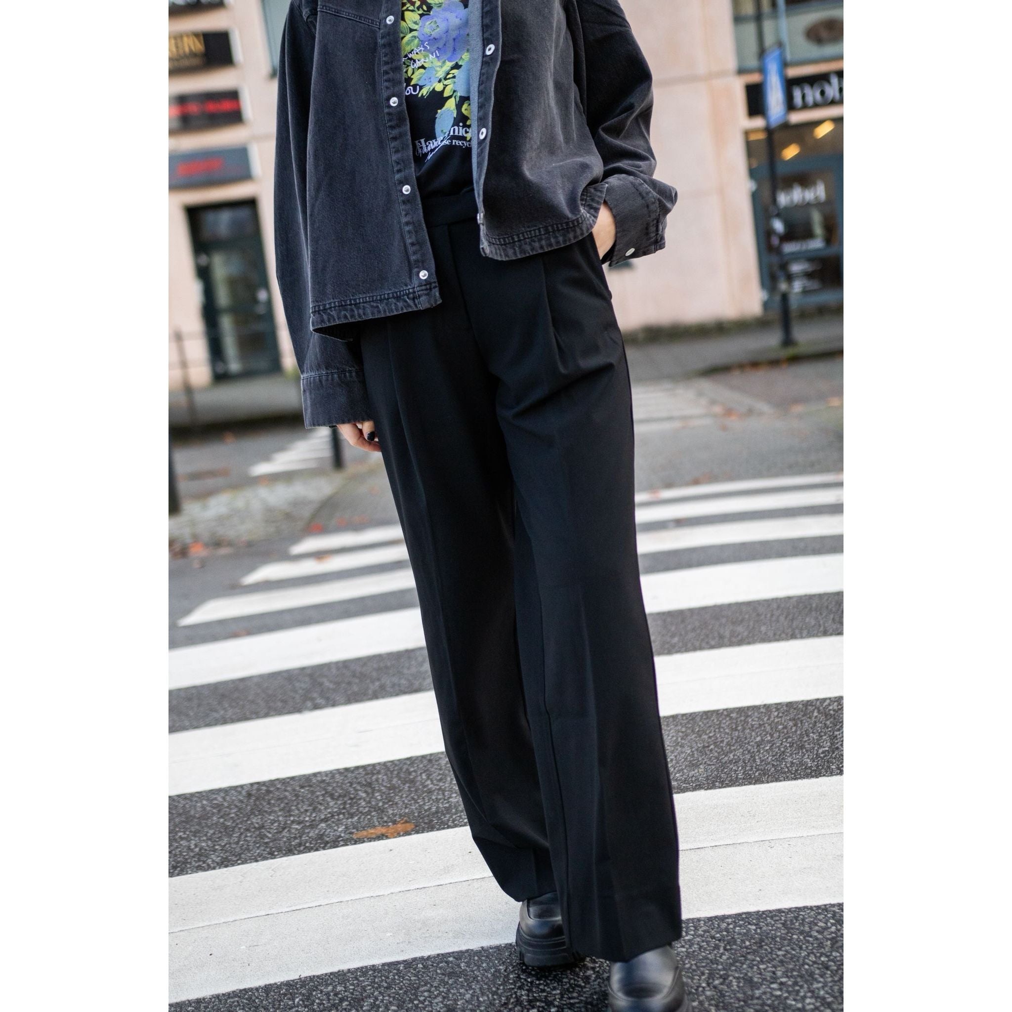 ElaineFV 097 Regular