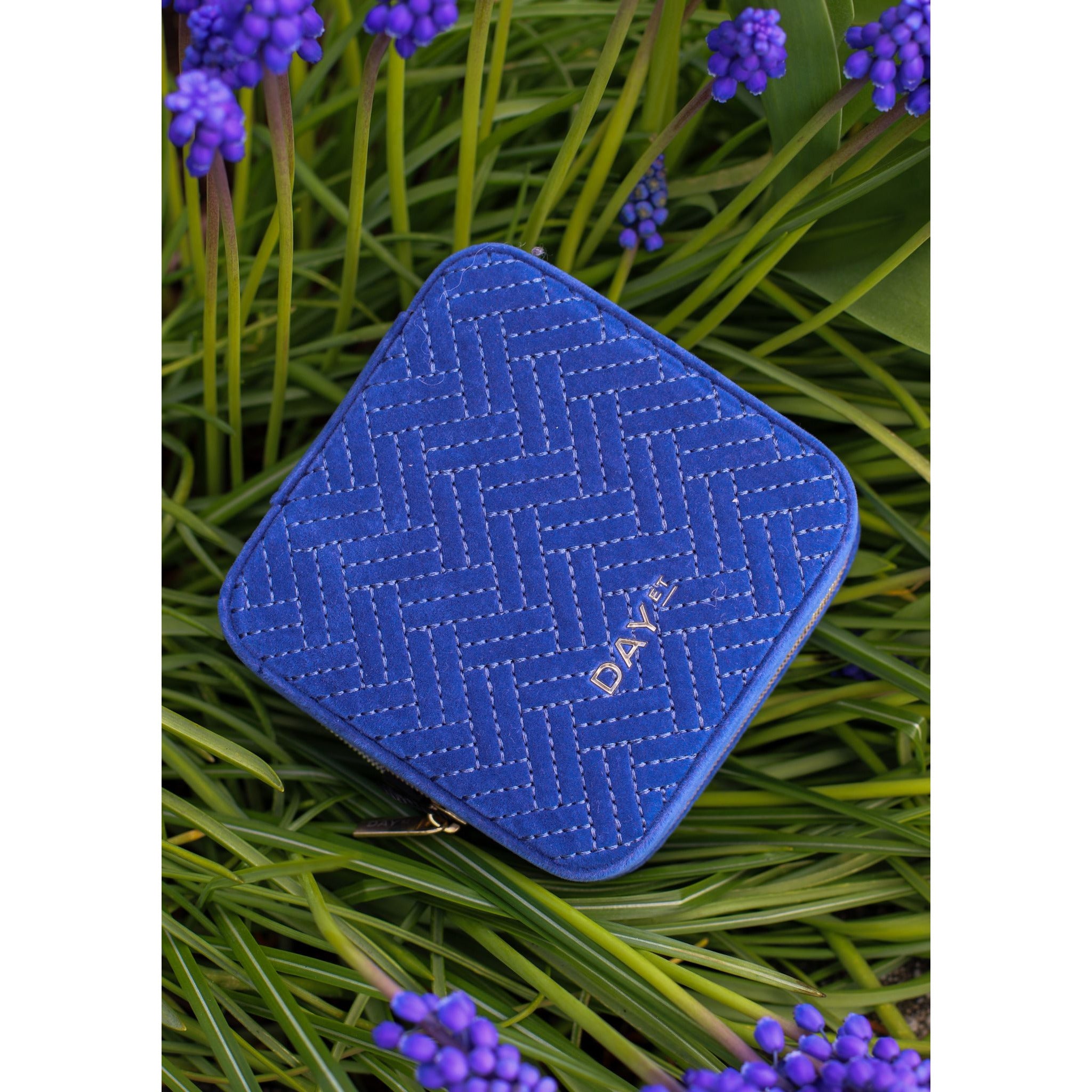 Day Q Jewelry Zip Square