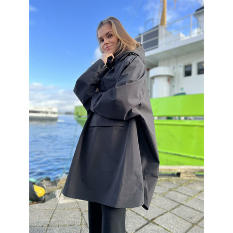 W. Solidarity Poncho black
