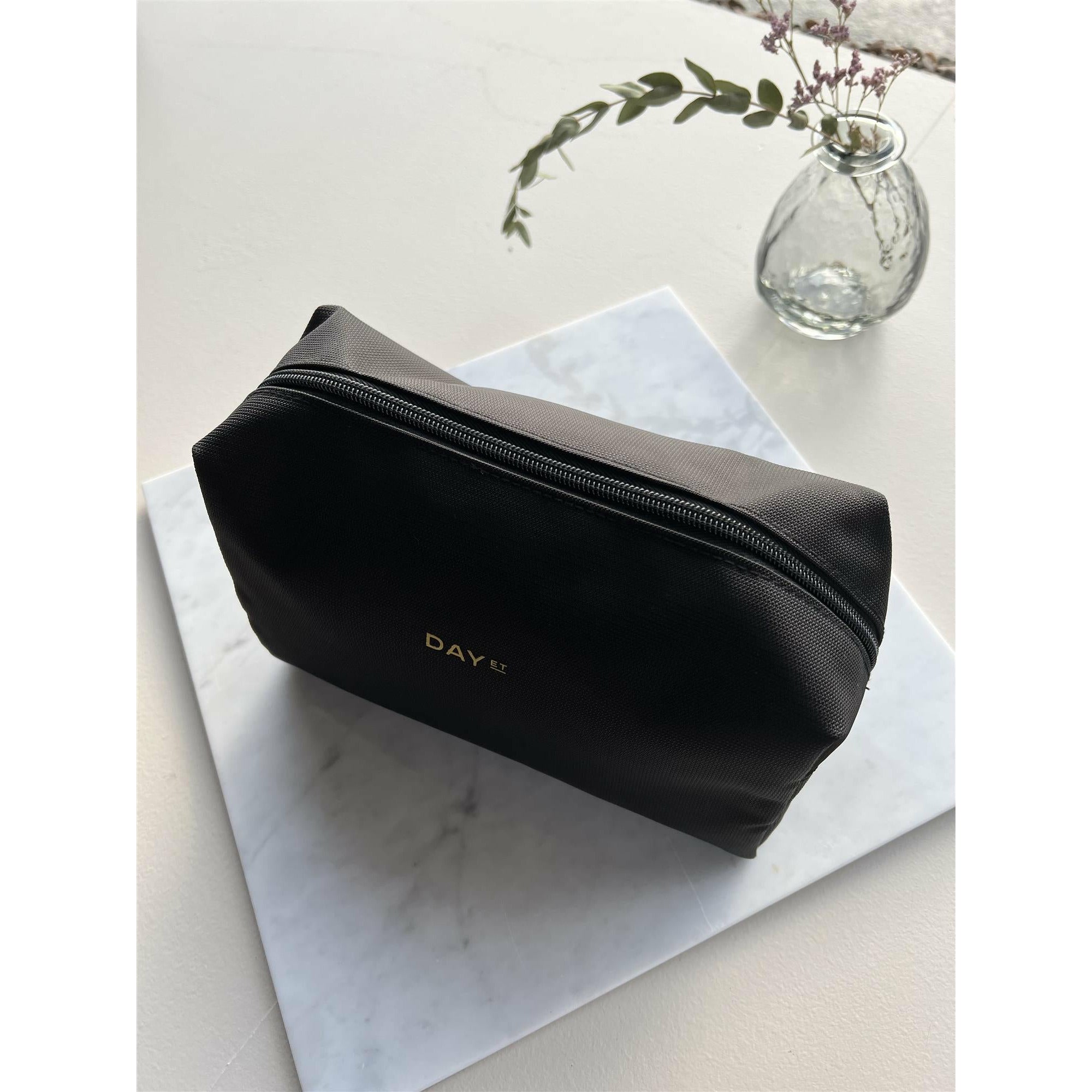 Day GW RE-Noir Beauty