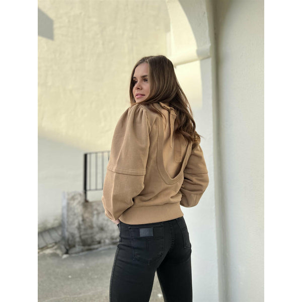 Isoli Open Back