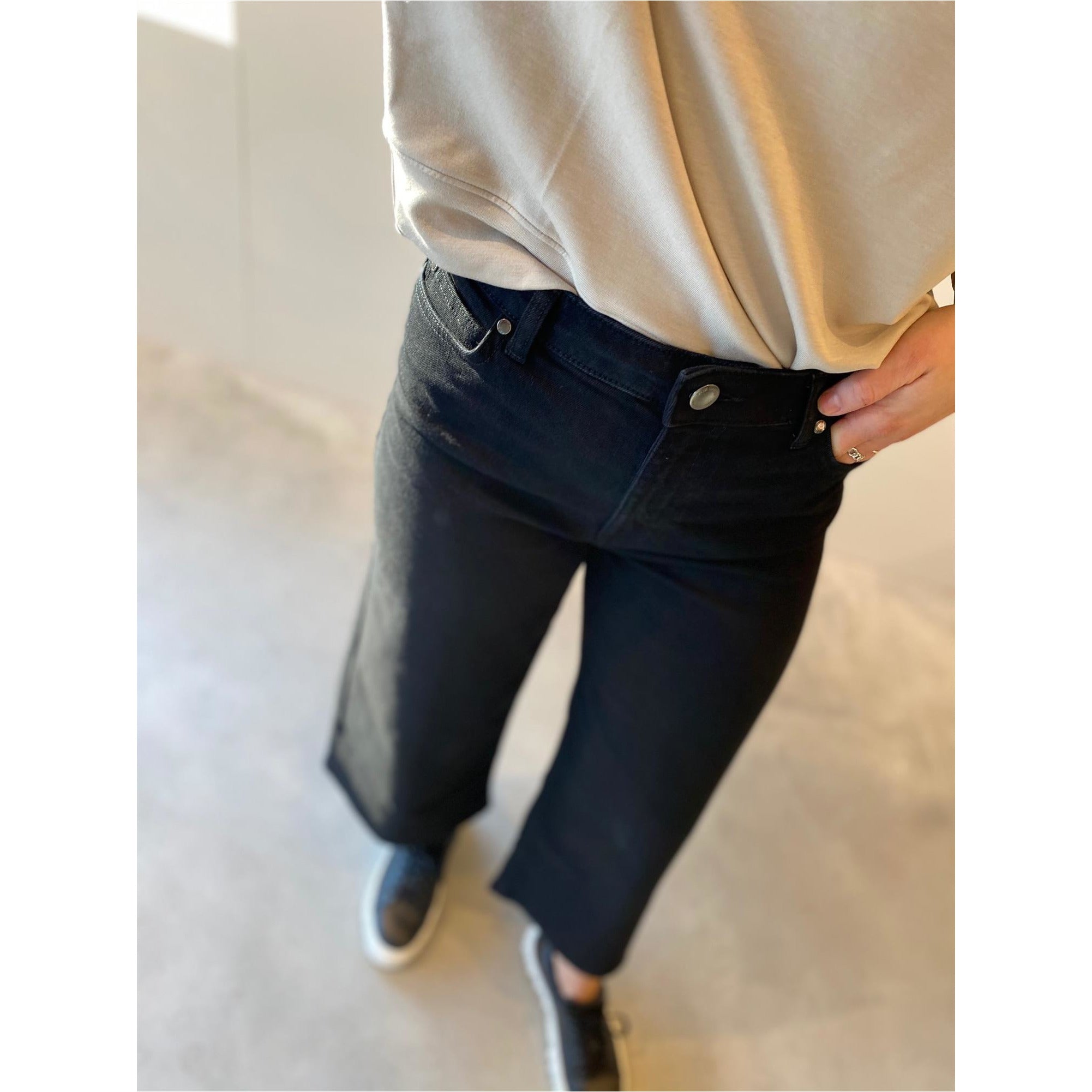 Abby Crop 241