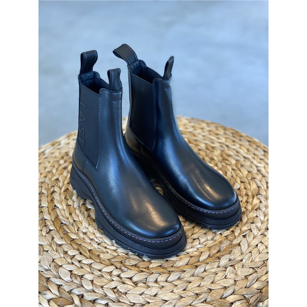 Powder Chelsea Black