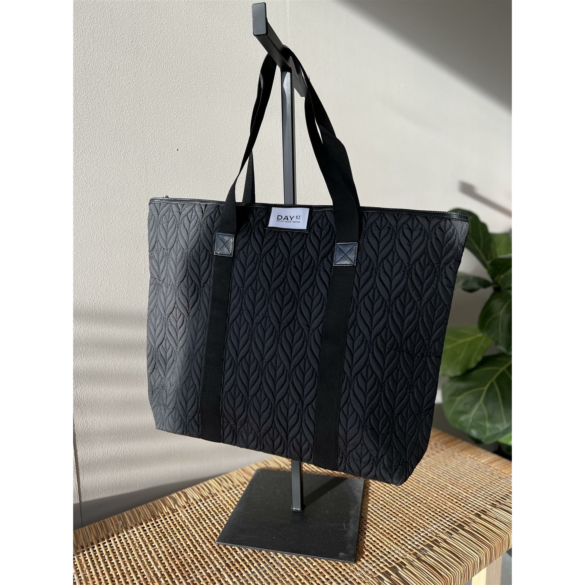 Day GW RE-Q Petal Bag