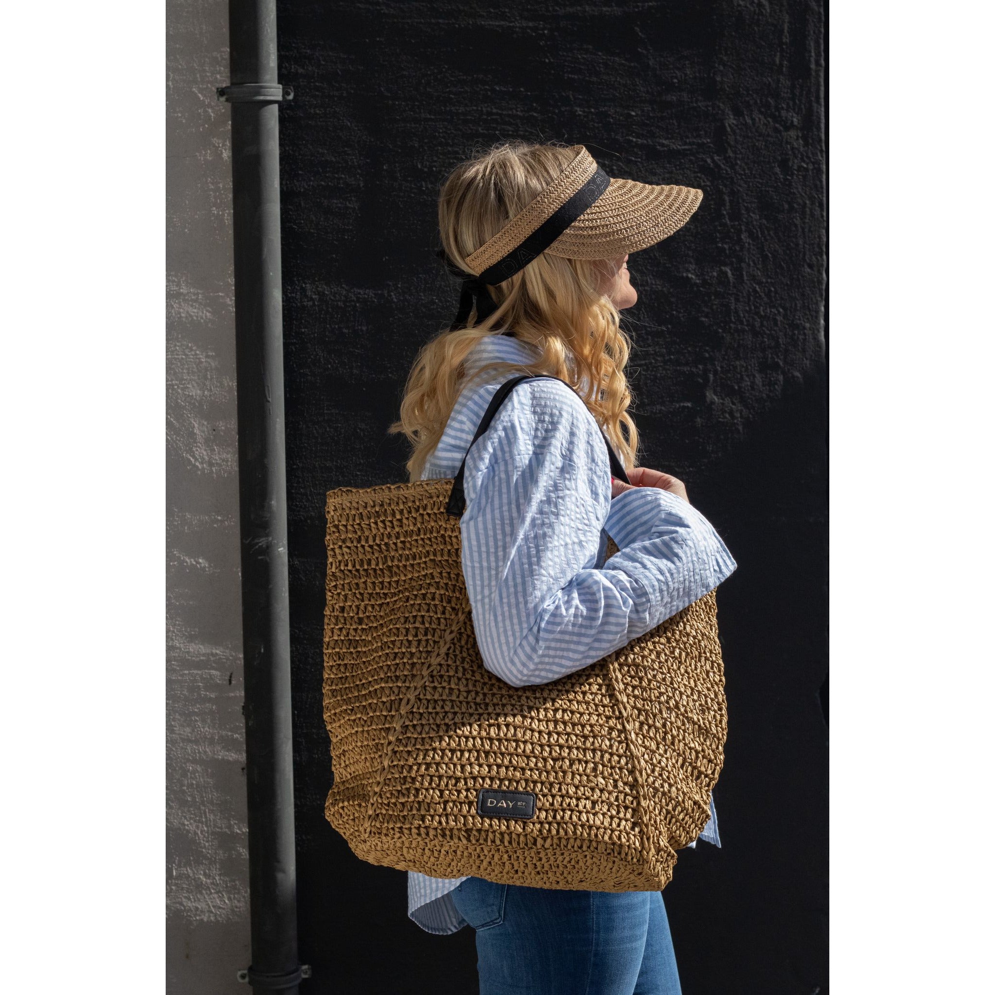 Day City Straw Shoulder