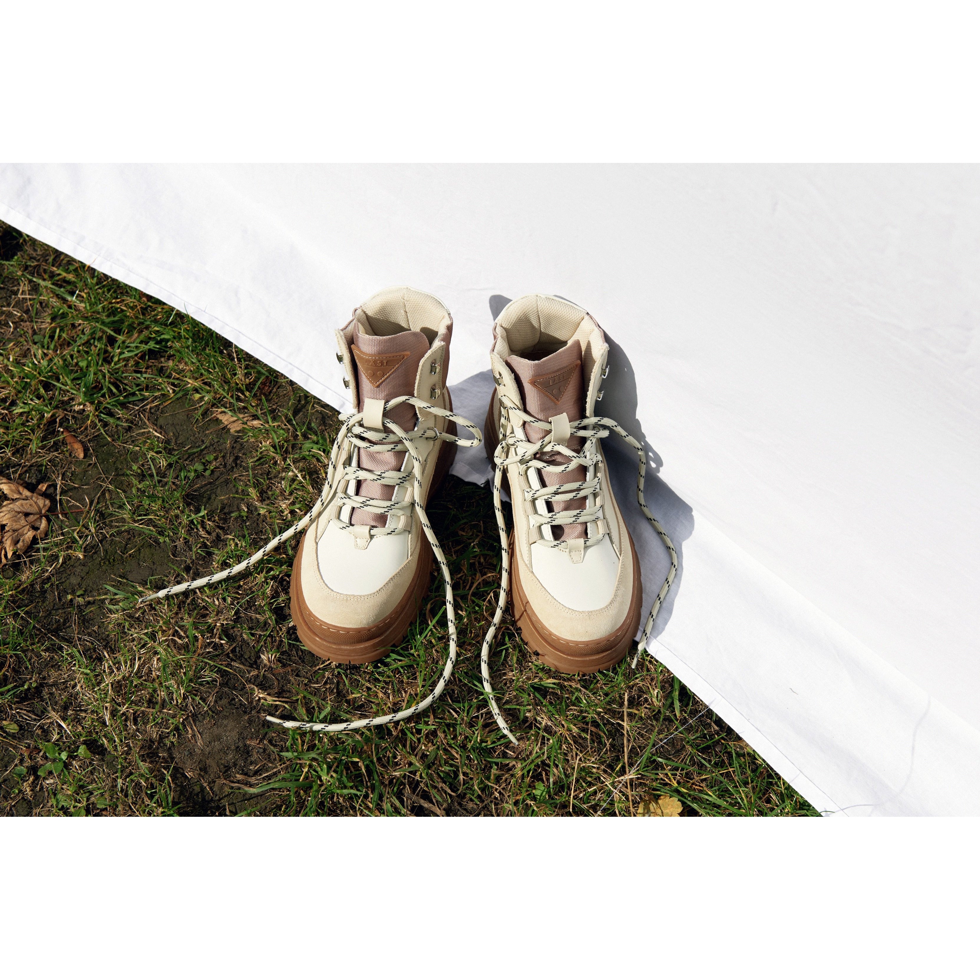 Downhill Boot