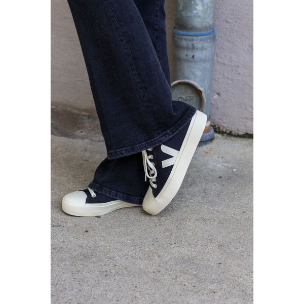 Wata Low Canvas