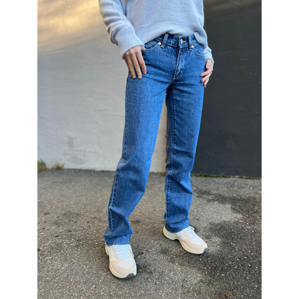 A 99 Low Straight Cecilia Organic