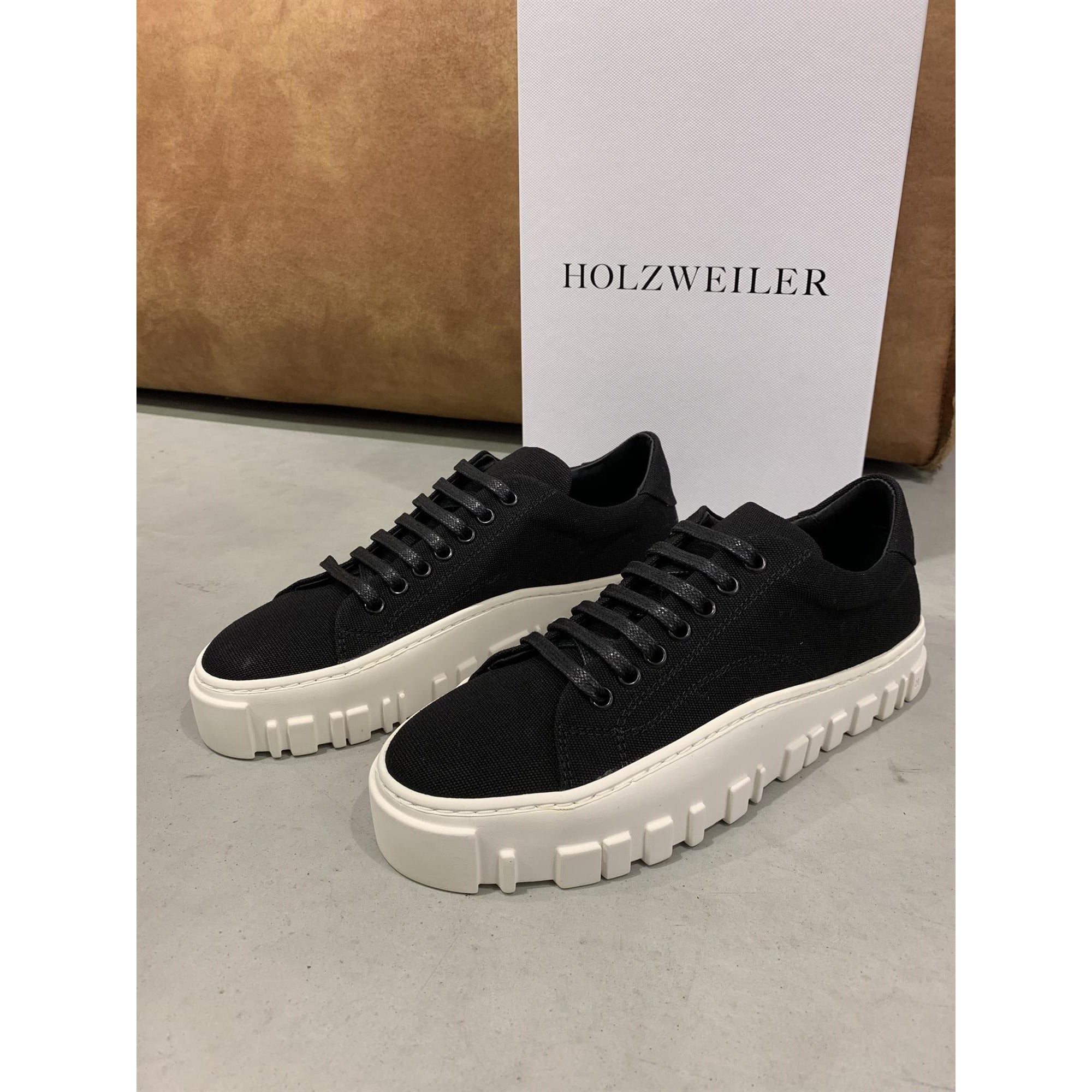 Stovner Black Shoe