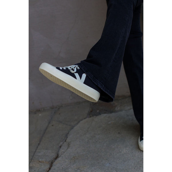 Wata Low Canvas
