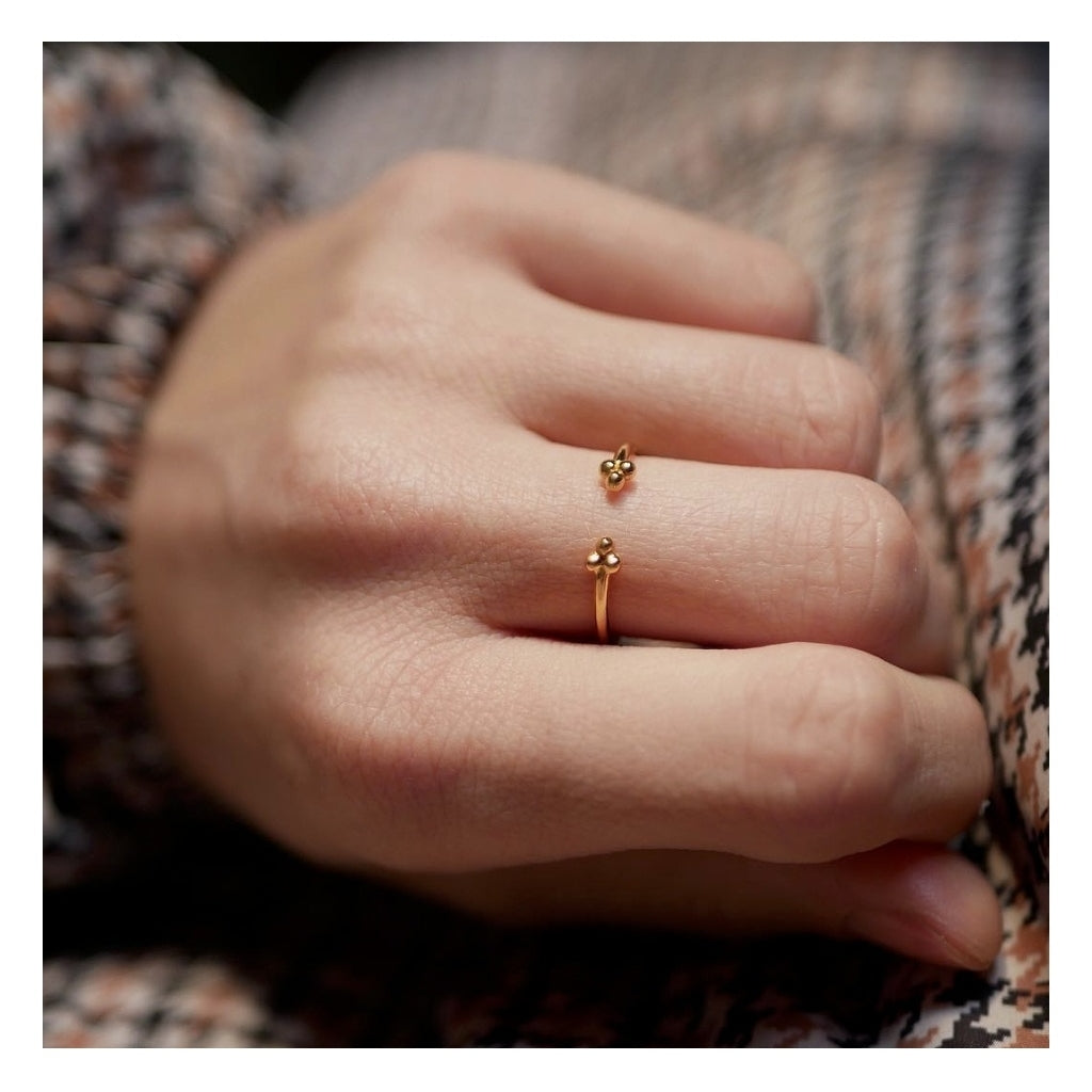 Ring, simple flower