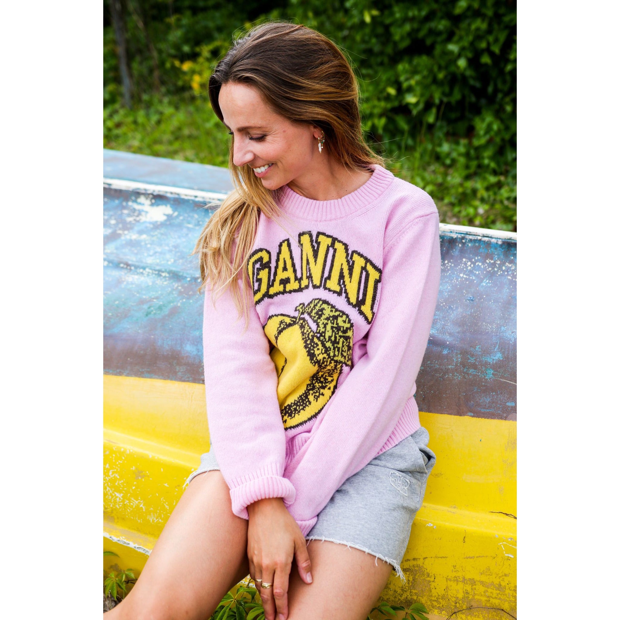 Graphic O-neck Pullover Peach