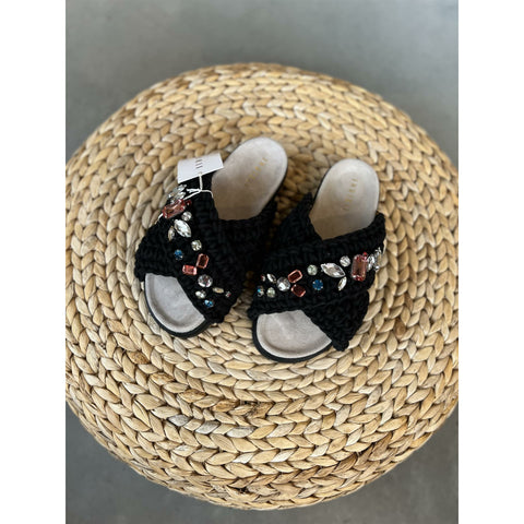 Woven stones